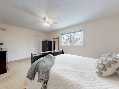 Photo 17 at 1070 Summitview Crescent, Pinecrest, Oshawa