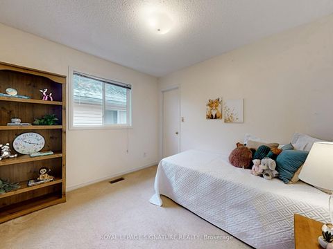 Photo 25 at 1070 Summitview Crescent, Pinecrest, Oshawa