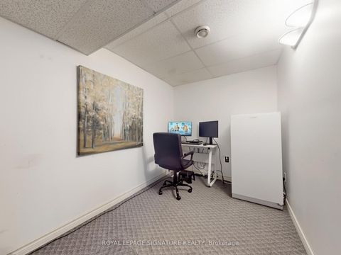 Photo 38 at 1070 Summitview Crescent, Pinecrest, Oshawa