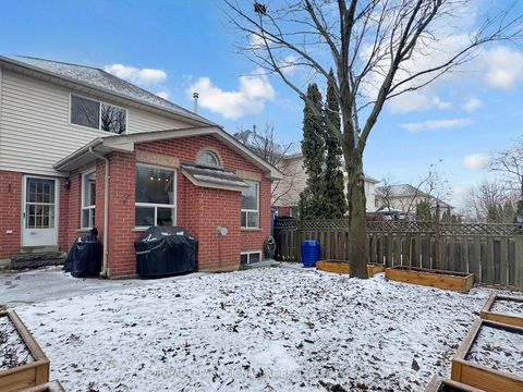 Photo 42 at 1070 Summitview Crescent, Pinecrest, Oshawa