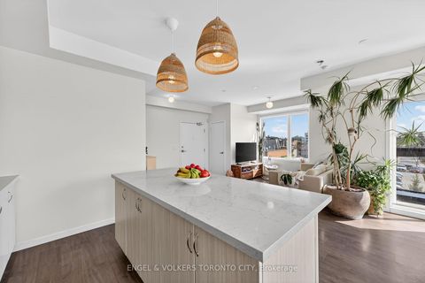 Photo 12 at 42 - 300 Alex Gardner Circle, Aurora Heights, Aurora