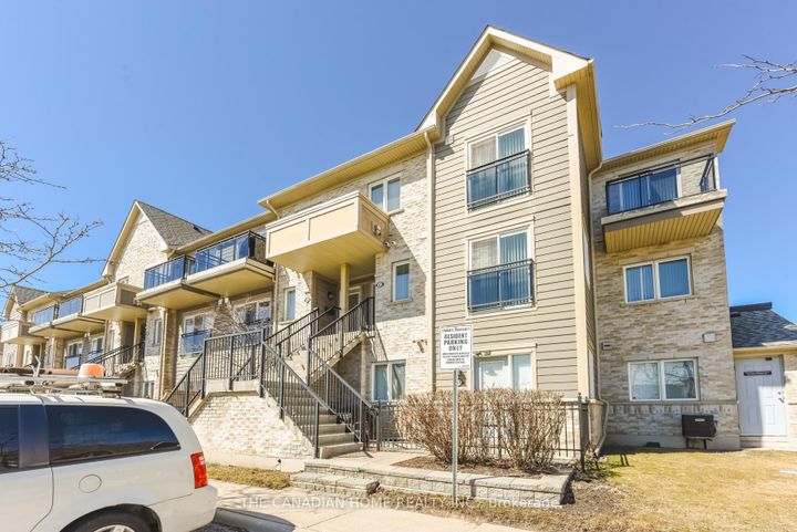 Photo 3 at 83 - 60 Fairwood Circle, Wellington, Brampton