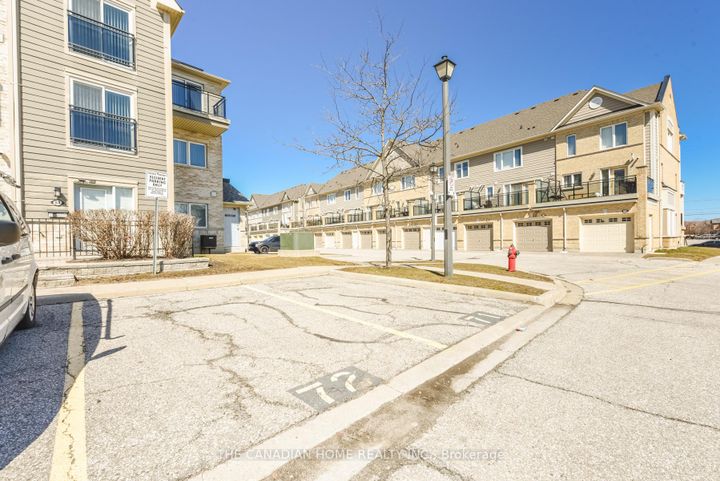 Photo 4 at 83 - 60 Fairwood Circle, Wellington, Brampton