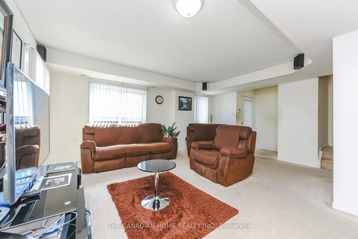 Photo 7 at 83 - 60 Fairwood Circle, Wellington, Brampton