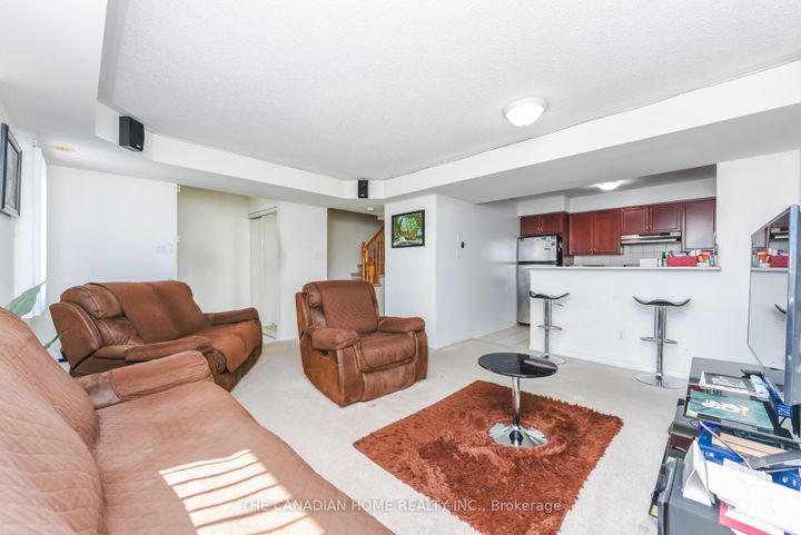 Photo 8 at 83 - 60 Fairwood Circle, Wellington, Brampton