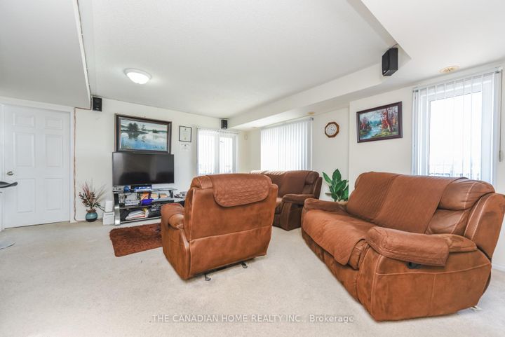 Photo 11 at 83 - 60 Fairwood Circle, Wellington, Brampton