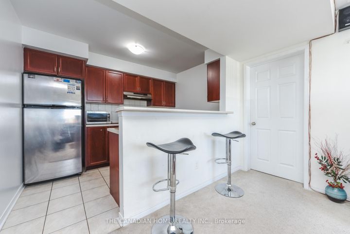 Photo 14 at 83 - 60 Fairwood Circle, Wellington, Brampton