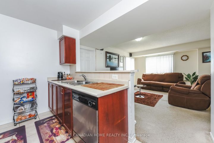 Photo 17 at 83 - 60 Fairwood Circle, Wellington, Brampton