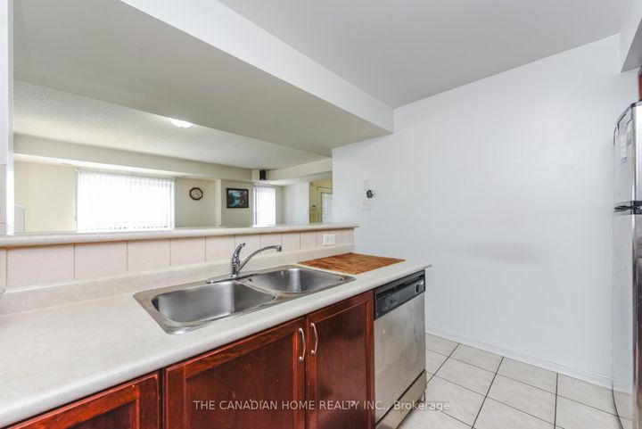 Photo 18 at 83 - 60 Fairwood Circle, Wellington, Brampton