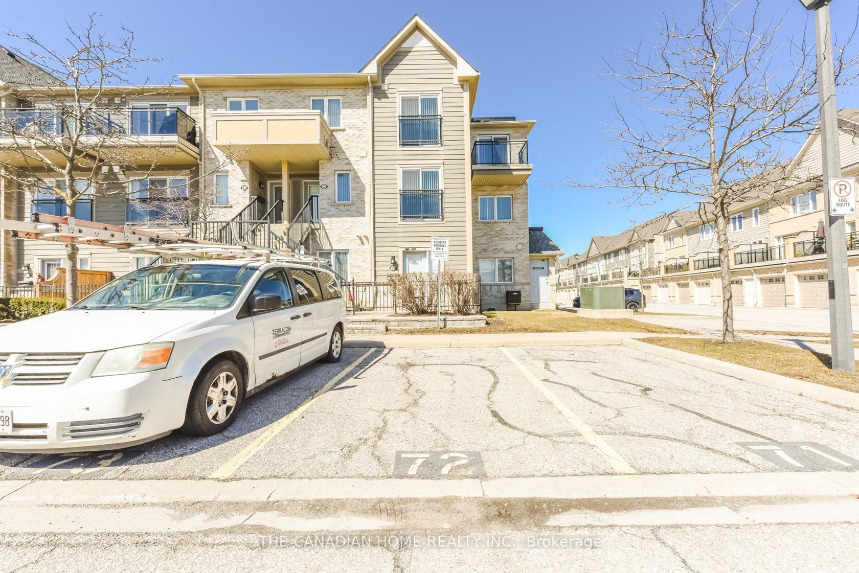 83 - 60 Fairwood Circle, Wellington, Brampton 2