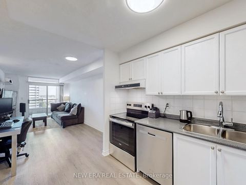 Photo 7 at 923 - 3888 Duke Of York Boulevard, City Centre, Mississauga