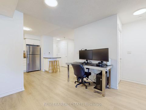 Photo 8 at 923 - 3888 Duke Of York Boulevard, City Centre, Mississauga