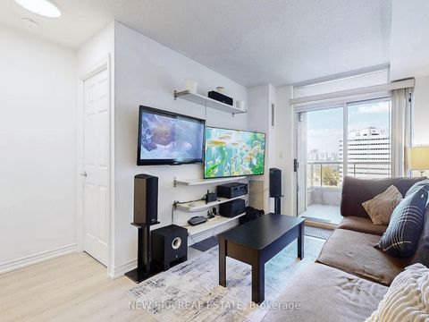 Photo 10 at 923 - 3888 Duke Of York Boulevard, City Centre, Mississauga