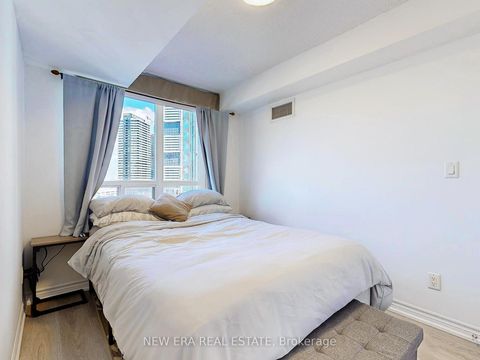 Photo 13 at 923 - 3888 Duke Of York Boulevard, City Centre, Mississauga