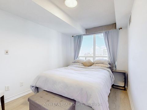 Photo 14 at 923 - 3888 Duke Of York Boulevard, City Centre, Mississauga