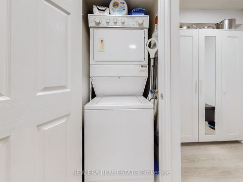 Photo 17 at 923 - 3888 Duke Of York Boulevard, City Centre, Mississauga