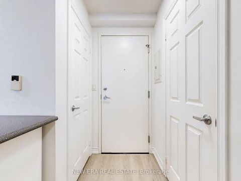 Photo 19 at 923 - 3888 Duke Of York Boulevard, City Centre, Mississauga