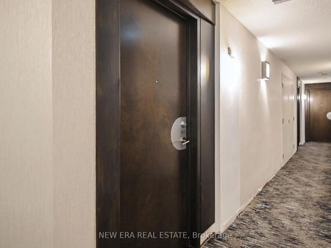 Photo 26 at 923 - 3888 Duke Of York Boulevard, City Centre, Mississauga