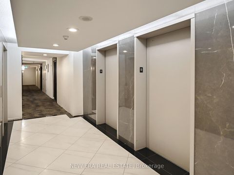 Photo 27 at 923 - 3888 Duke Of York Boulevard, City Centre, Mississauga