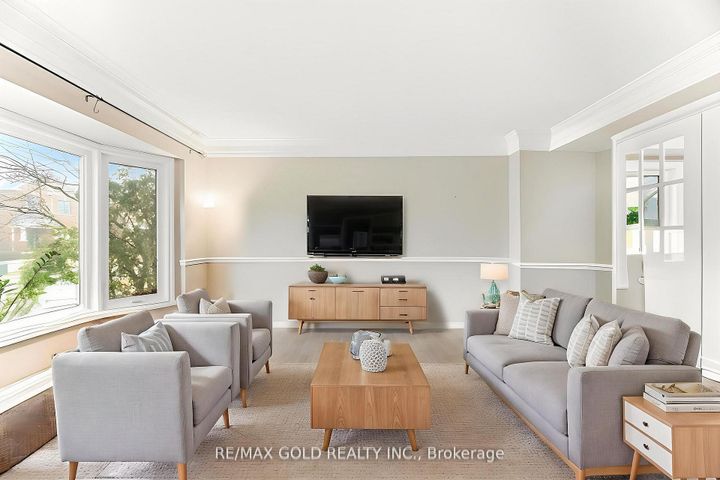 Photo 2 at 2441 Capilano Crescent, RO River Oaks, Oakville