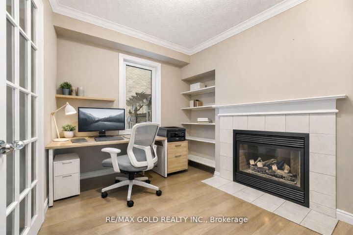 Photo 5 at 2441 Capilano Crescent, RO River Oaks, Oakville