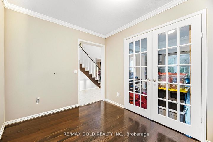 Photo 7 at 2441 Capilano Crescent, RO River Oaks, Oakville