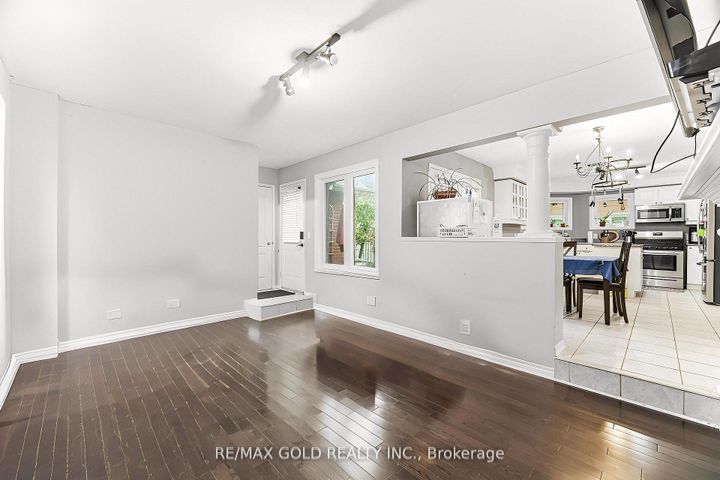 Photo 10 at 2441 Capilano Crescent, RO River Oaks, Oakville