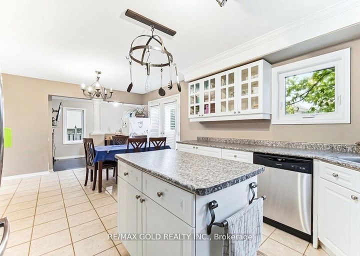 Photo 13 at 2441 Capilano Crescent, RO River Oaks, Oakville