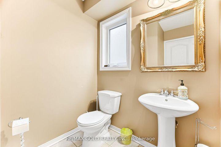 Photo 16 at 2441 Capilano Crescent, RO River Oaks, Oakville