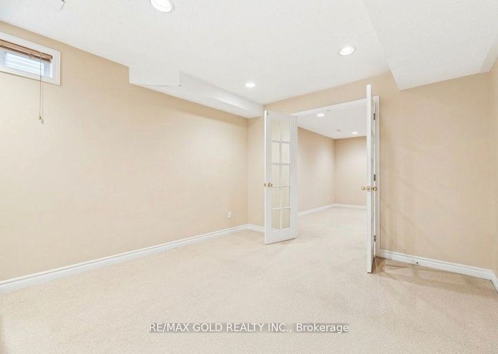 Photo 40 at 2441 Capilano Crescent, RO River Oaks, Oakville