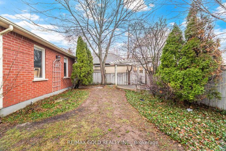 Photo 48 at 2441 Capilano Crescent, RO River Oaks, Oakville