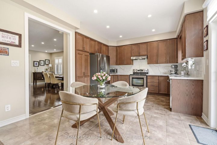 Photo 4 at 3133 Hiram Terrace, GO Glenorchy, Oakville