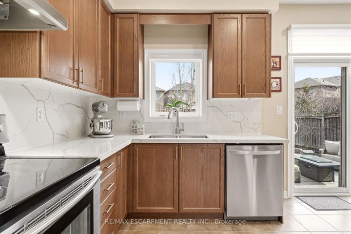 Photo 6 at 3133 Hiram Terrace, GO Glenorchy, Oakville