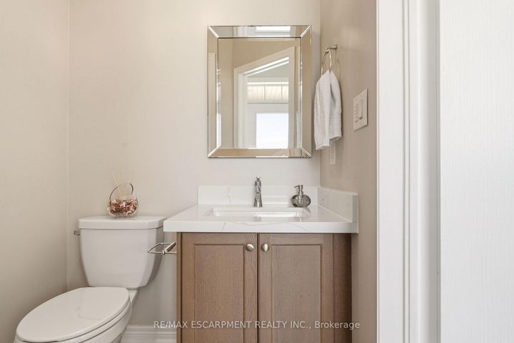 Photo 11 at 3133 Hiram Terrace, GO Glenorchy, Oakville