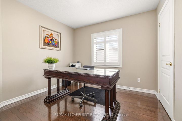 Photo 18 at 3133 Hiram Terrace, GO Glenorchy, Oakville