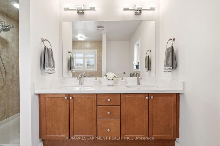 Photo 22 at 3133 Hiram Terrace, GO Glenorchy, Oakville