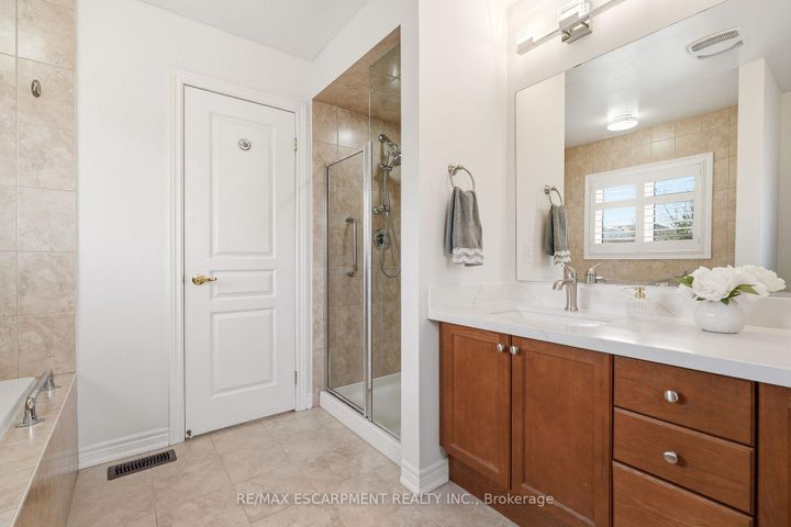 Photo 23 at 3133 Hiram Terrace, GO Glenorchy, Oakville