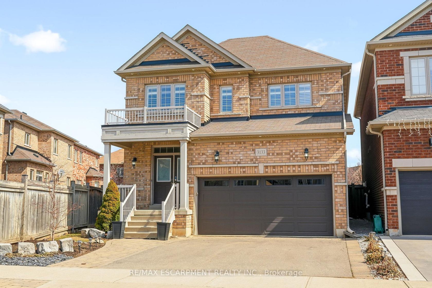 3133 Hiram Terrace, GO Glenorchy, Oakville by Loree Meneguzzi Real Estate 3133 Hiram Terrace, GO Glenorchy, Oakville