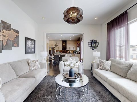 Photo 4 at 98 Church Street, Keswick North, Georgina