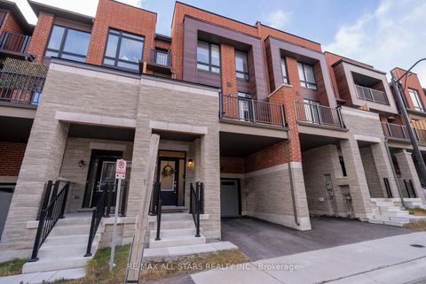 Photo 2 at 12 Griffith Street, Bayview Northeast, Aurora