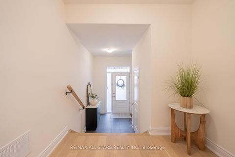 Photo 6 at 12 Griffith Street, Bayview Northeast, Aurora