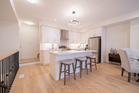 Photo 8 at 12 Griffith Street, Bayview Northeast, Aurora