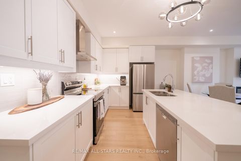 Photo 9 at 12 Griffith Street, Bayview Northeast, Aurora