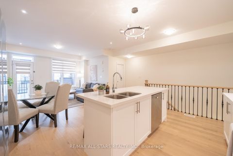 Photo 10 at 12 Griffith Street, Bayview Northeast, Aurora