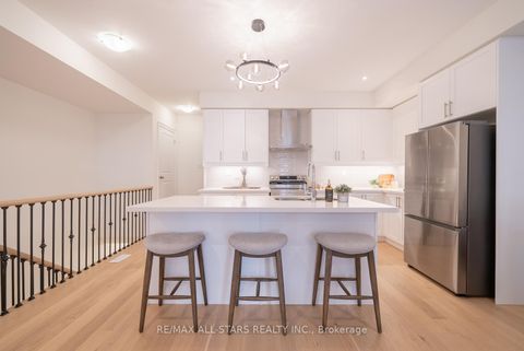 Photo 11 at 12 Griffith Street, Bayview Northeast, Aurora