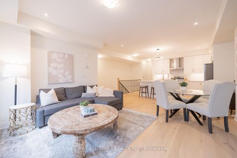 Photo 15 at 12 Griffith Street, Bayview Northeast, Aurora