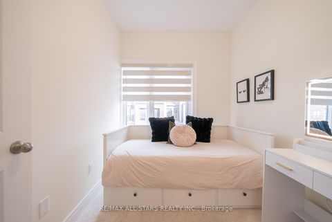 Photo 27 at 12 Griffith Street, Bayview Northeast, Aurora