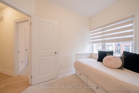 Photo 28 at 12 Griffith Street, Bayview Northeast, Aurora