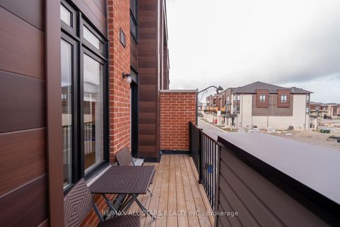 Photo 32 at 12 Griffith Street, Bayview Northeast, Aurora