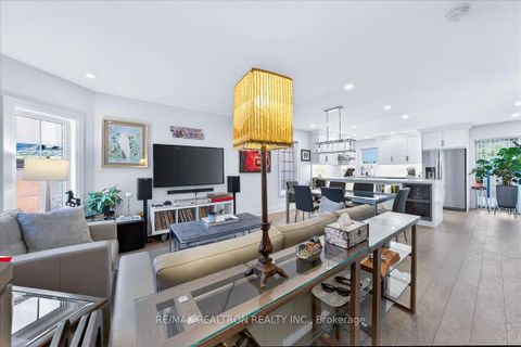 Photo 4 at 165 Clearmeadow Boulevard, Summerhill Estates, Newmarket